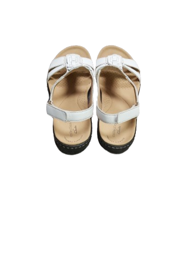 2024/04/Clarkssandal.png CLARKS SANDALS