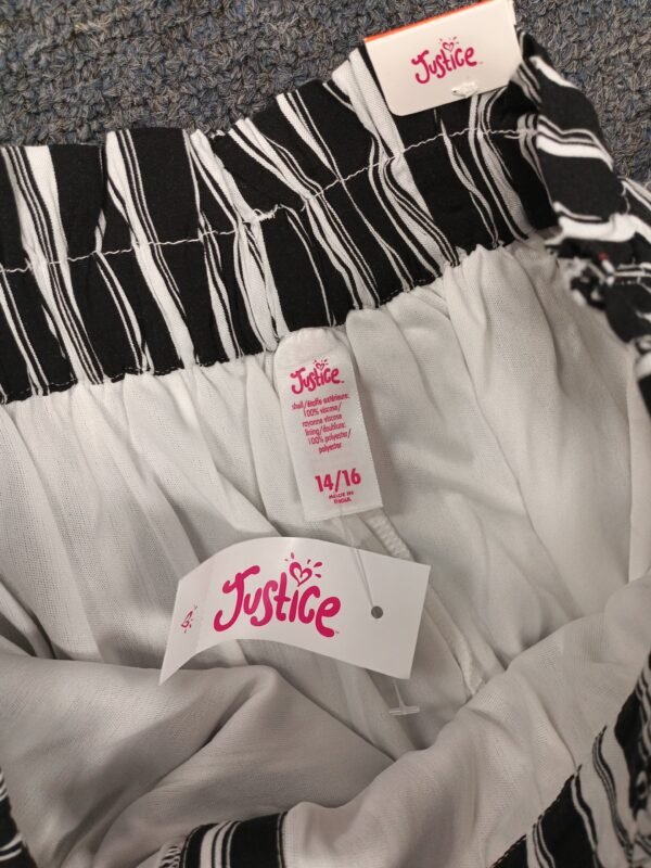 2025/05/JPEG_20250527_191908_2350409597115508095-scaled.jpg Justice Girls Skirt 14/16