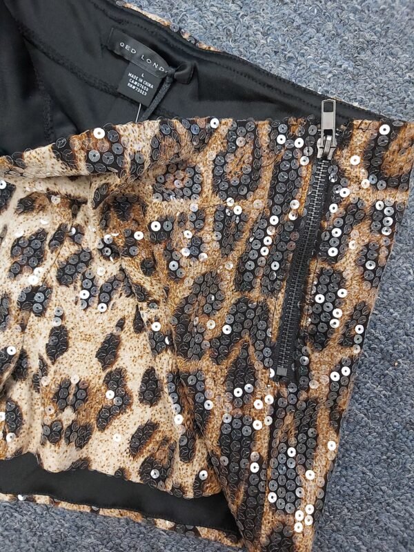 2025/05/JPEG_20250528_120734_6011211068164074926-scaled.jpg SEQUINS SHORTS LARGE